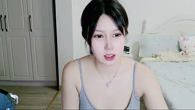 Snapshot of The_icy_moon chatting on 06-08-26, 12:27 The icy moon online show from 06-08-26, 12:27