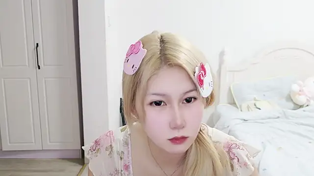 Snapshot of The_icy_moon chatting on 06-15-26, 10:39 The icy moon online show from 06-15-26, 10:39