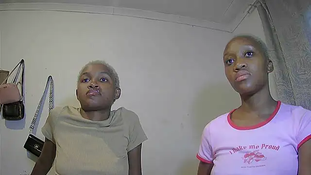 DoubleSpreadXX online show from 02-19-26, 04:30