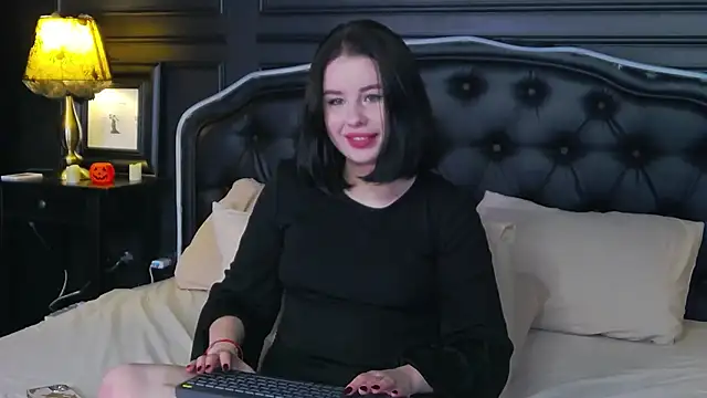 Snapshot of AliceLune chatting on 11-01-25, 02:08 AliceLune online show from 11-01-25, 02:08