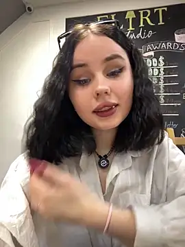 Snapshot of AliceLune chatting on 01-14-26, 04:18 AliceLune online show from 01-14-26, 04:18