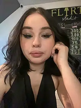 Snapshot of AliceLune chatting on 01-17-26, 04:28 AliceLune online show from 01-17-26, 04:28