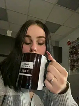 Snapshot of AliceLune chatting on 02-01-26, 12:04 AliceLune online show from 02-01-26, 12:04