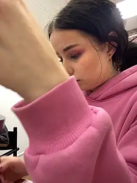 Snapshot of AliceLune chatting on 02-08-26, 05:49 AliceLune online show from 02-08-26, 05:49