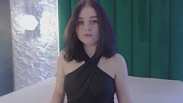 Snapshot of AliceLune chatting on 02-10-26, 01:04 AliceLune online show from 02-10-26, 01:04