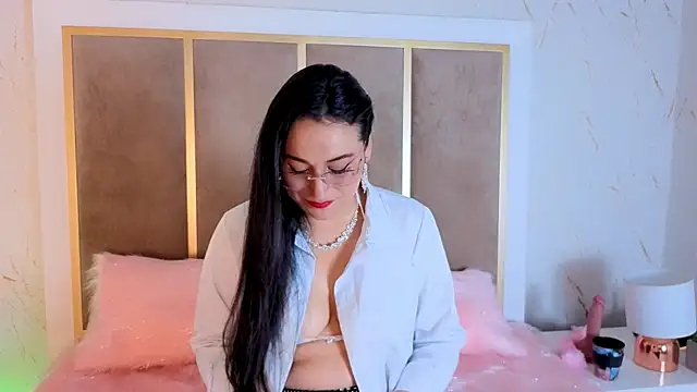 Snapshot of Elizabeth_bennett_6 chatting on 11-06-25, 11:55 Elizabeth bennett 6 online show from 11-06-25, 11:55