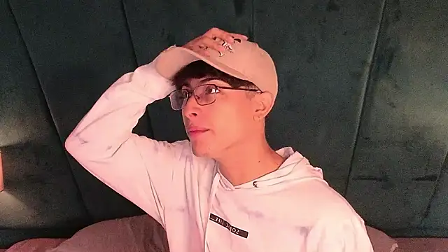 Aaron Eze online show from 03-17-26, 12:41