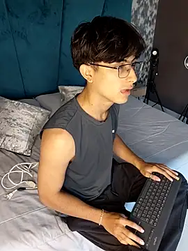 Aaron Eze online show from 04-25-26, 12:30