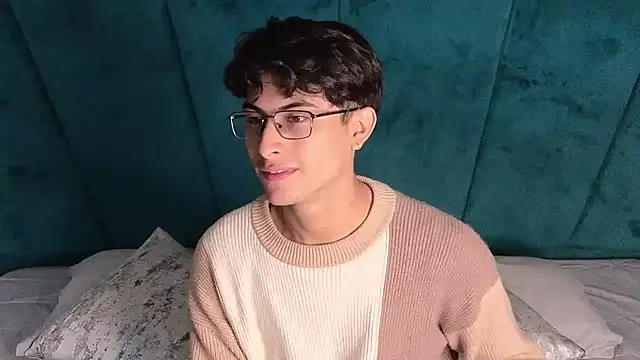 Aaron Eze online show from 04-28-26, 01:16