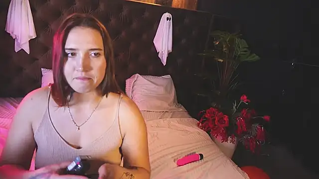 Snapshot of AmiraChase chatting on 10-27-25, 01:37 AmiraChase online show from 10-27-25, 01:37