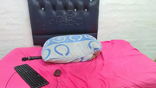 Snapshot of DaisyGirlxx chatting on 11-17-25, 09:20 DaisyGirlxx online show from 11-17-25, 09:20