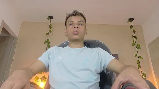 Xavier Fox    online show from 03-11-26, 08:15