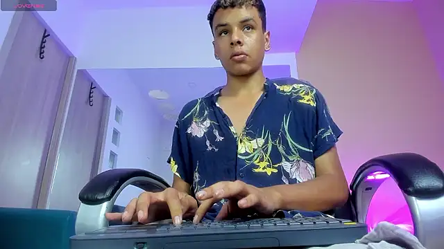 Xavier Fox    online show from 03-13-26, 08:15