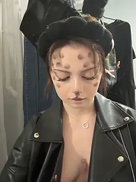 Snapshot of AnmiXHot chatting on 10-21-25, 04:51 AnmiXHot online show from 10-21-25, 04:51