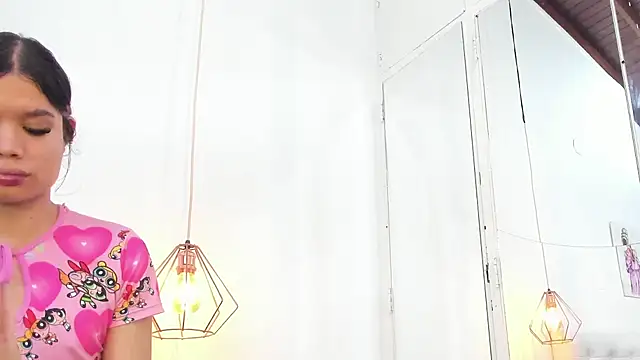 Snapshot of Alanna_miaw chatting on 11-21-25, 11:42 Alanna miaw online show from 11-21-25, 11:42