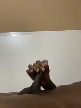 Snapshot of Simbatheking chatting on 12-22-25, 12:29 Simbatheking online show from 12-22-25, 12:29