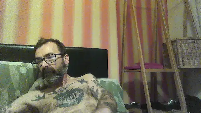 Snapshot of Tattooeddudexxx chatting on 11-19-25, 12:54 Tattooeddudexxx online show from 11-19-25, 12:54