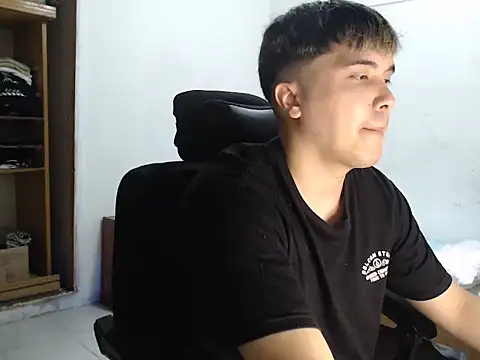 Snapshot of CuteAlexBoy chatting on 02-06-26, 03:48 CuteAlexBoy online show from 02-06-26, 03:48