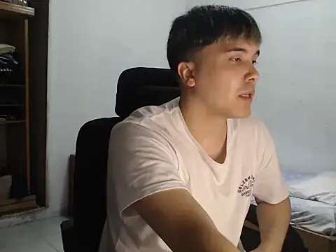 Snapshot of CuteAlexBoy chatting on 02-12-26, 05:30 CuteAlexBoy online show from 02-12-26, 05:30