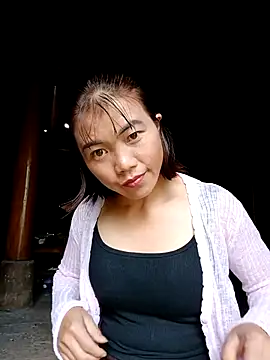 Snapshot of omai-ngot chatting on 10-28-25, 04:27 omai-ngot online show from 10-28-25, 04:27