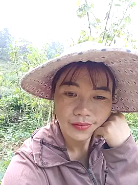 Snapshot of omai-ngot chatting on 10-30-25, 12:56 omai-ngot online show from 10-30-25, 12:56