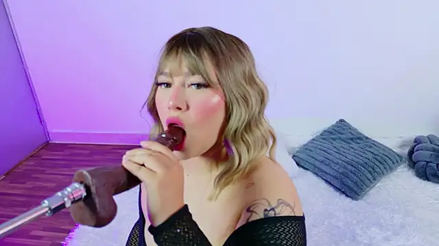 Snapshot of Celesttebloom__ chatting on 10-28-25, 05:48 Celesttebloom online show from 10-28-25, 05:48