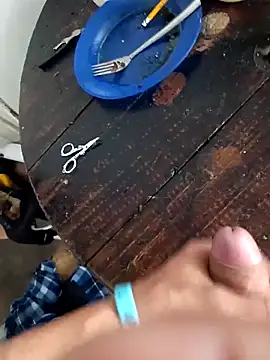 Snapshot of Crisjo29 chatting on 03-12-26, 03:07 Crisjo29 online show from 03-12-26, 03:07