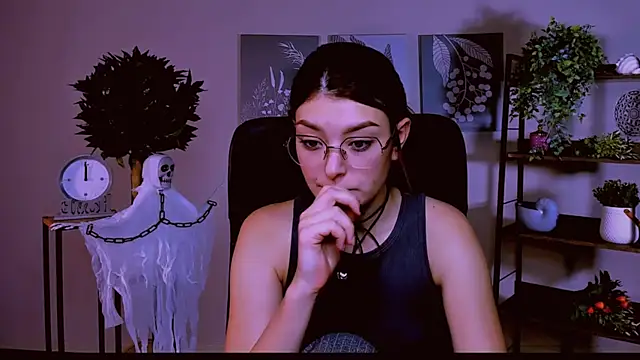 Snapshot of AnaSteisher chatting on 10-21-25, 01:34 AnaSteisher online show from 10-21-25, 01:34