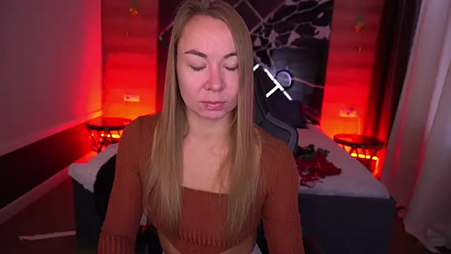 Snapshot of VixenMuse chatting on 10-27-25, 06:50 VixenMuse online show from 10-27-25, 06:50