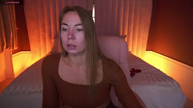 Snapshot of VixenMuse chatting on 10-30-25, 08:31 VixenMuse online show from 10-30-25, 08:31