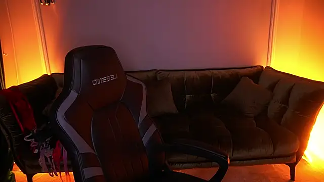 Snapshot of VixenMuse chatting on 11-05-25, 09:04 VixenMuse online show from 11-05-25, 09:04