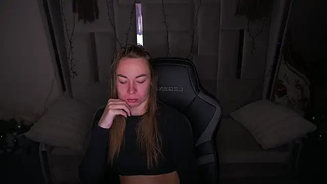 Snapshot of VixenMuse chatting on 03-05-26, 09:11 VixenMuse online show from 03-05-26, 09:11