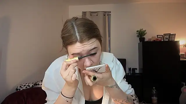 YasmineLace online show from 11-28-25, 12:35