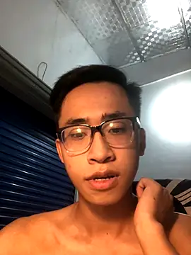 Snapshot of liamhn2k4 chatting on 10-17-25, 02:08 liamhn2k4 online show from 10-17-25, 02:08