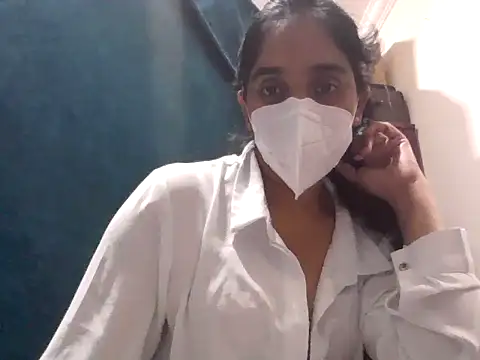 shainiasha1 online show from 05-25-26, 06:47