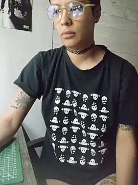 Snapshot of Natimiau chatting on 11-17-25, 02:56 Natimiau online show from 11-17-25, 02:56