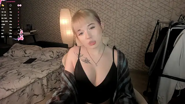 Snapshot of NayaValen chatting on 02-07-26, 03:43 NayaValen online show from 02-07-26, 03:43