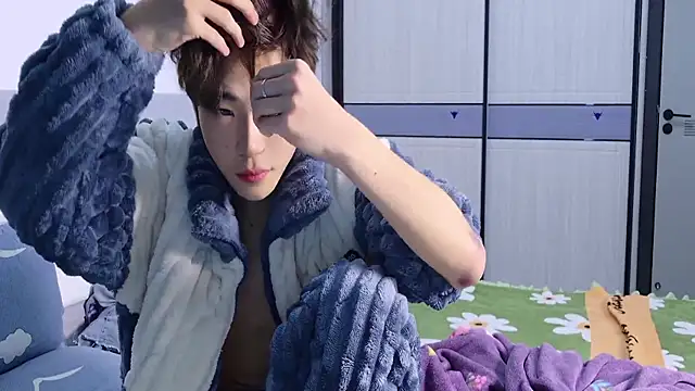 Snapshot of Stuffy-111 chatting on 10-27-25, 05:22 Stuffy-111 online show from 10-27-25, 05:22