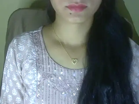Snapshot of Shezi_N chatting on 06-17-26, 03:13 Shezi N online show from 06-17-26, 03:13