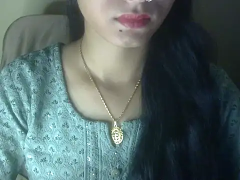 Snapshot of Shezi_N chatting on 06-18-26, 02:21 Shezi N online show from 06-18-26, 02:21