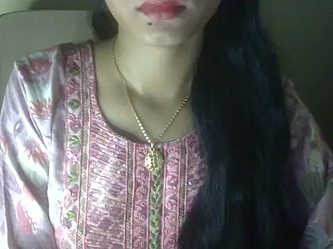 Snapshot of Shezi_N chatting on 06-19-26, 02:32 Shezi N online show from 06-19-26, 02:32