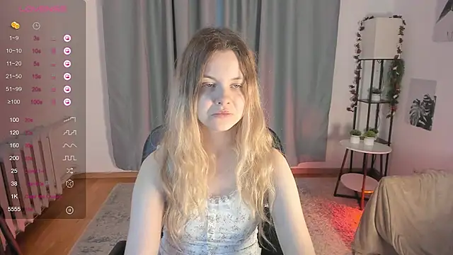 Snapshot of DreamSinder chatting on 10-22-25, 05:52 DreamSinder online show from 10-22-25, 05:52