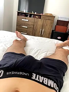 leozin01 online show from 10-24-25, 05:42