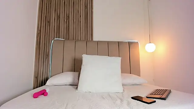 Snapshot of EvaaSinclair chatting on 03-14-26, 08:14 EvaaSinclair online show from 03-14-26, 08:14