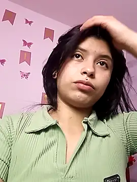 petite coral online show from 12-22-25, 01:24