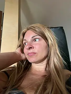 kinkysarahx online show from 08-03-26, 10:21