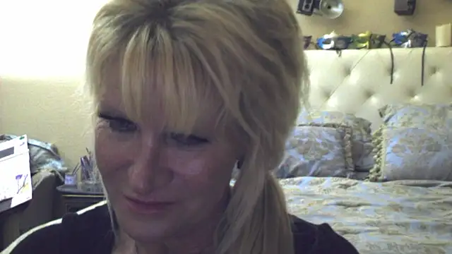 Snapshot of Bornbutiful chatting on 02-09-26, 01:31 Bornbutiful online show from 02-09-26, 01:31