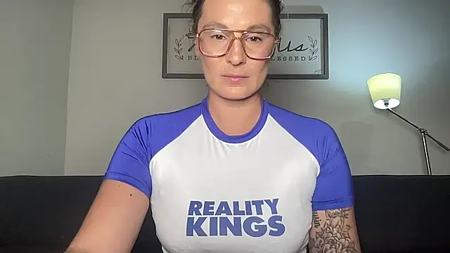 Snapshot of Mandyrheaa chatting on 10-31-25, 01:06 Mandyrheaa online show from 10-31-25, 01:06