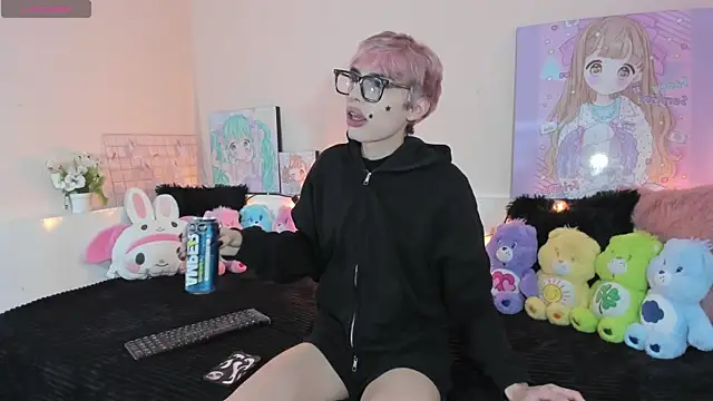 Strawberry Kitty  online show from 12-19-25, 04:30