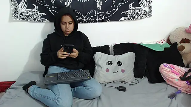 Snapshot of emily_n_abby chatting on 11-19-25, 12:16 emily n abby online show from 11-19-25, 12:16